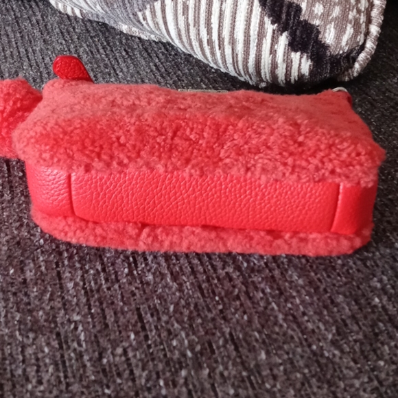 🆕 🏵RARE Coach🏵 - Shearling Nolita w/Pom Pom - Picture 3 of 14